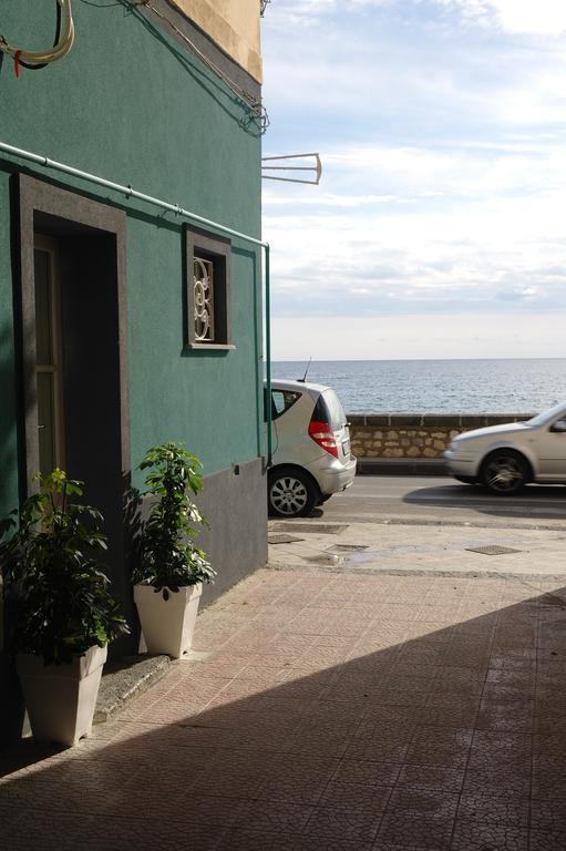 La Casa Dei Nonni Lägenhet Giardini Naxos Rum bild